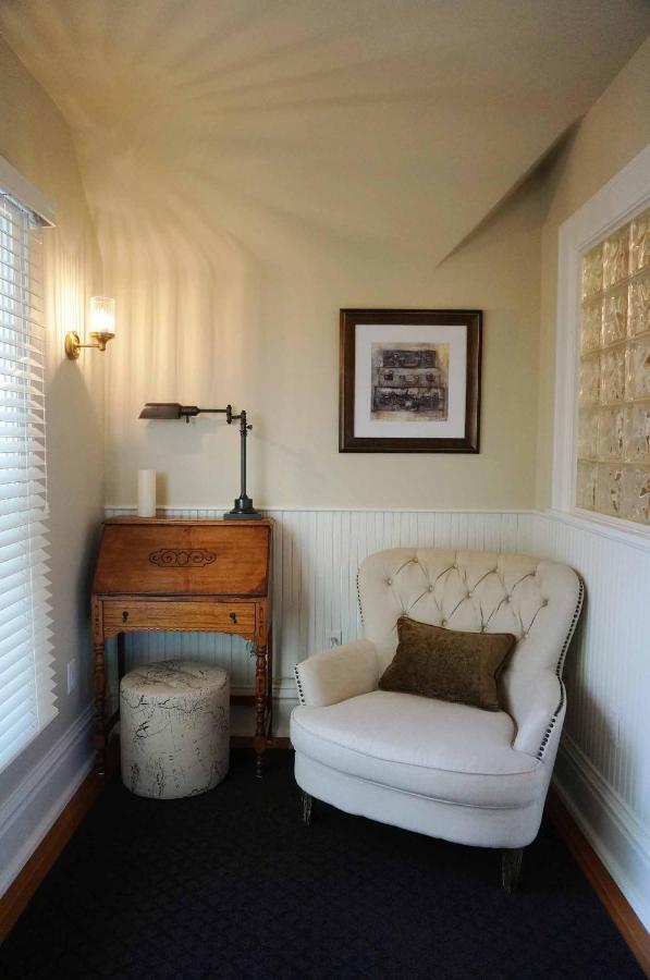 Edwards House Hotel ฟอร์ตคอลลินส์ ภายนอก รูปภาพ